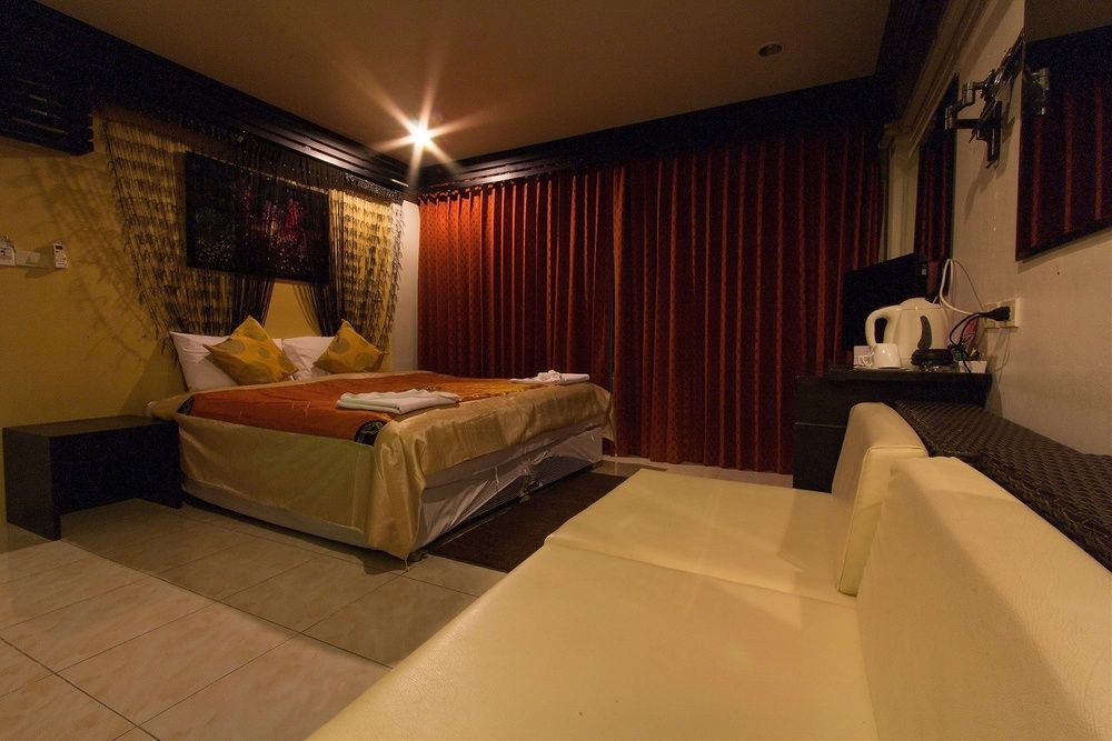 Cool Sea House Hotel Patong Bagian luar foto