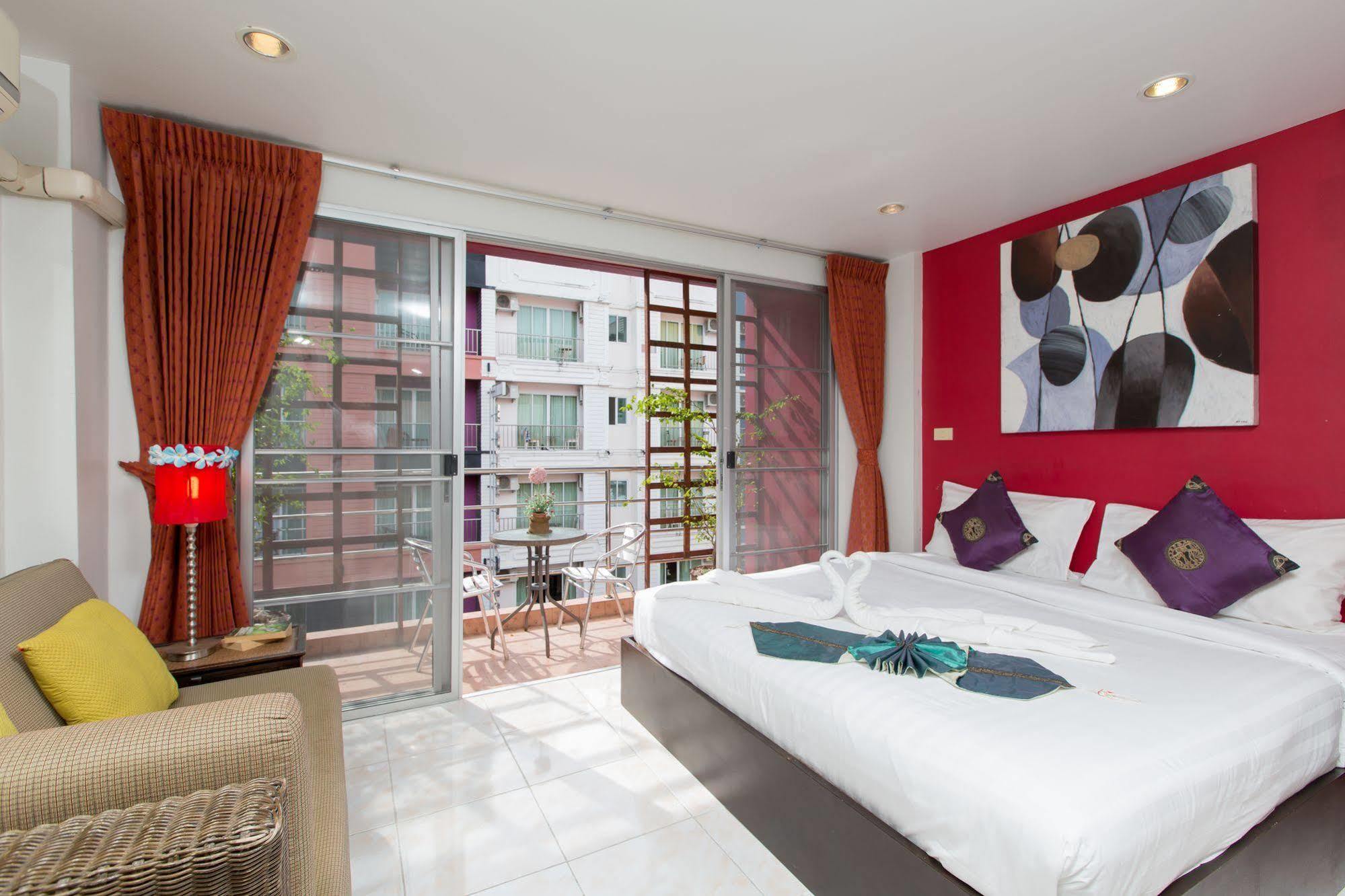 Cool Sea House Hotel Patong Bagian luar foto