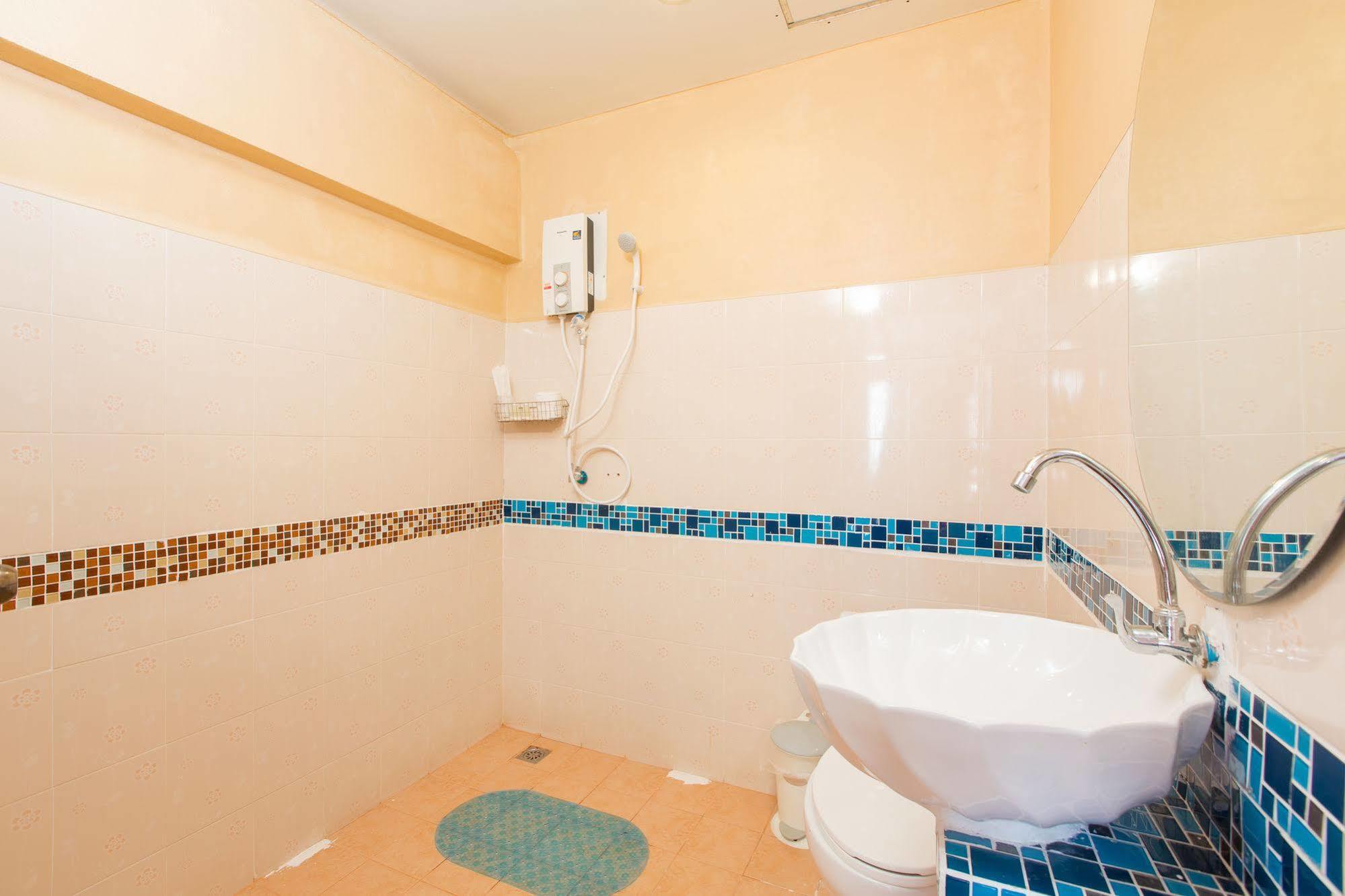 Cool Sea House Hotel Patong Bagian luar foto