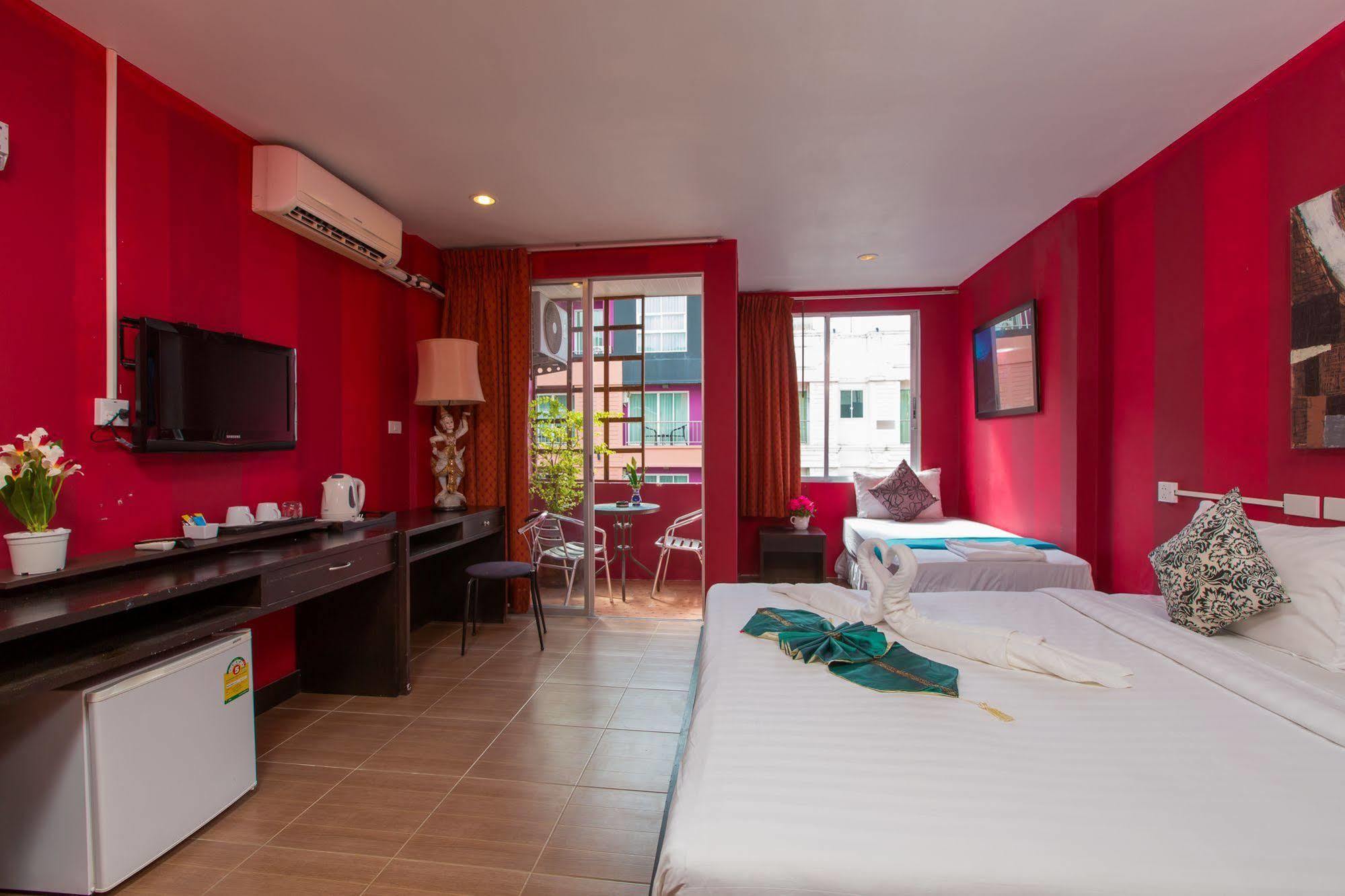Cool Sea House Hotel Patong Bagian luar foto