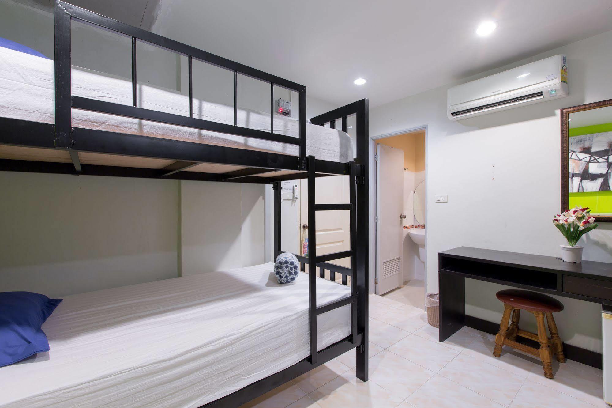 Cool Sea House Hotel Patong Bagian luar foto