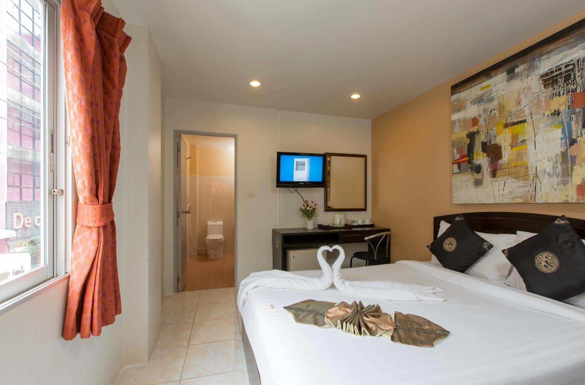 Cool Sea House Hotel Patong Bagian luar foto