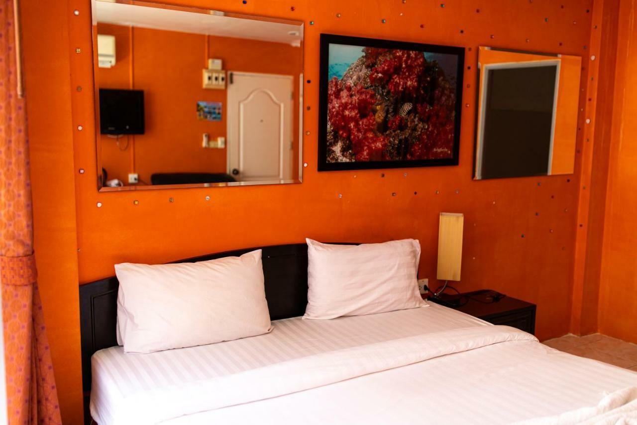 Cool Sea House Hotel Patong Bagian luar foto
