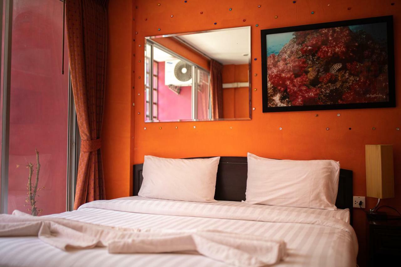Cool Sea House Hotel Patong Bagian luar foto